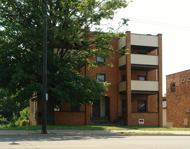 2155 Market St in Youngstown, OH - Building Photo - Building Photo