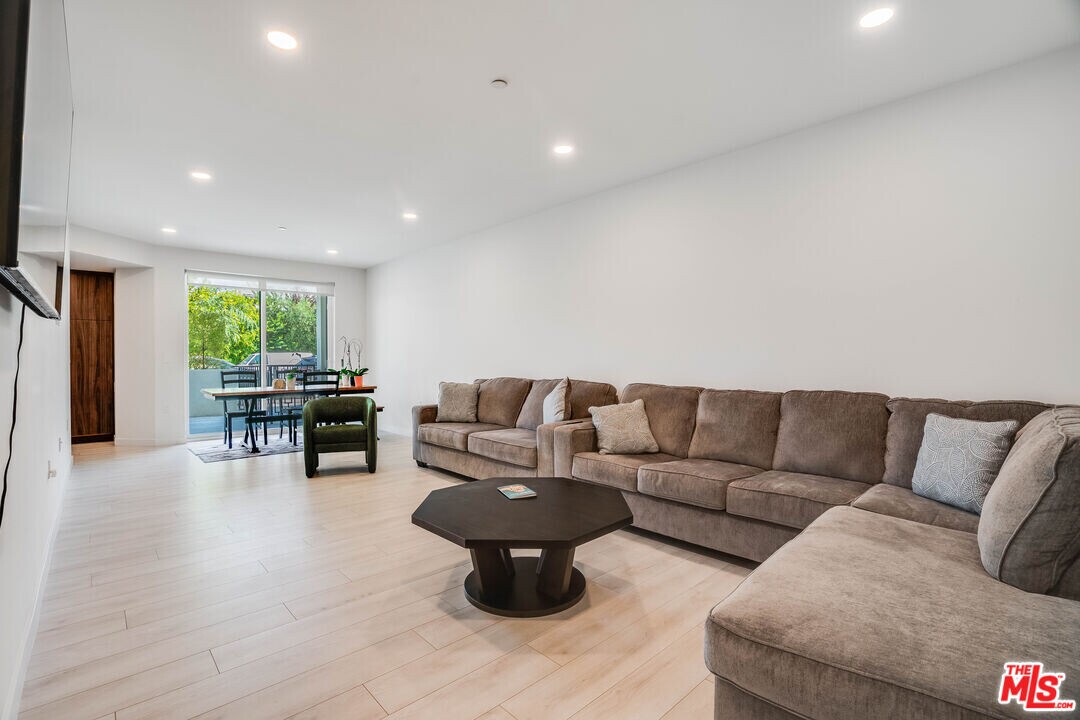 1021 S Shenandoah St in Los Angeles, CA - Building Photo