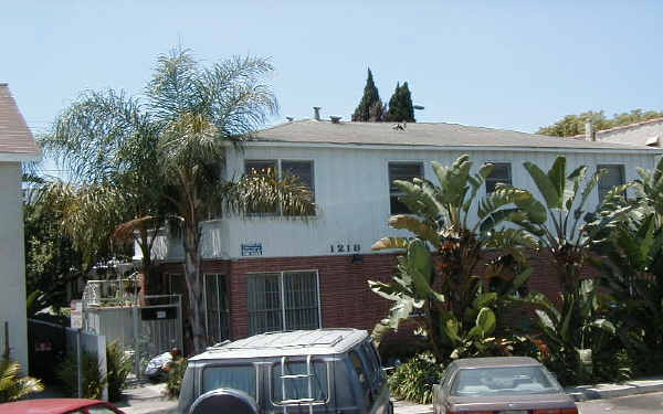 1218 E 2nd in Long Beach, CA - Foto de edificio - Building Photo