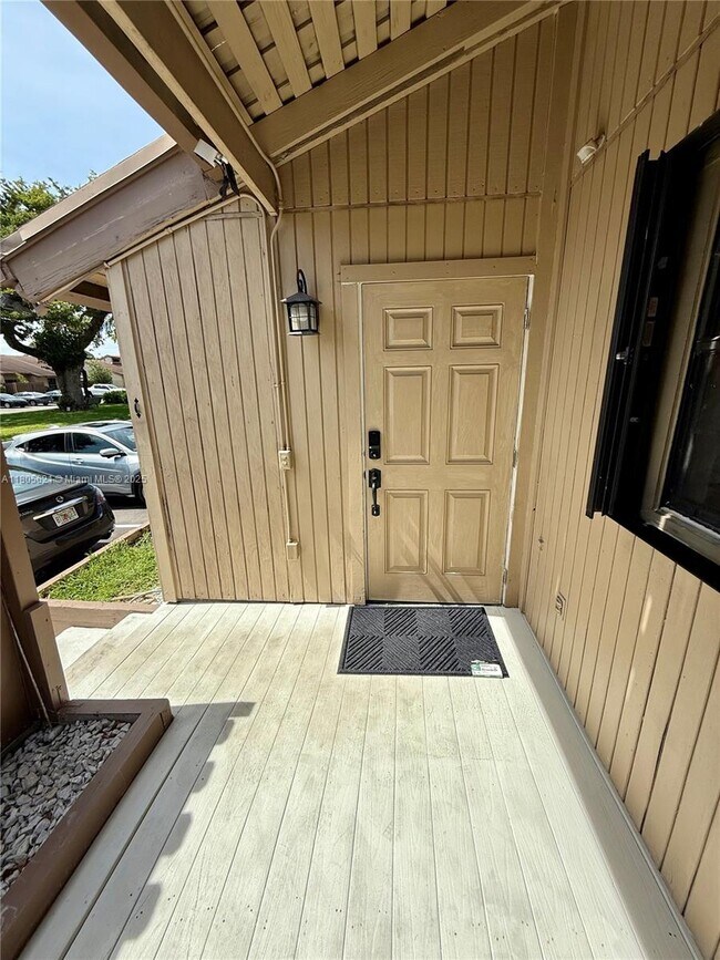 2062 SW 82nd Ave in Davie, FL - Building Photo - Building Photo