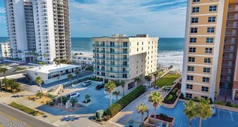 3797 S Atlantic Ave, Unit 30Z in Daytona Beach Shores, FL - Building Photo