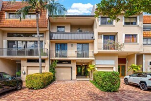 6124 Paradise Point Dr in Palmetto Bay, FL - Building Photo