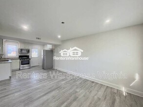 1375 W Ocean View Ave in Norfolk, VA - Building Photo - Building Photo