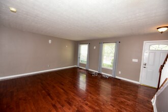 5710 English Rose Dr in Galloway, OH - Building Photo - Building Photo