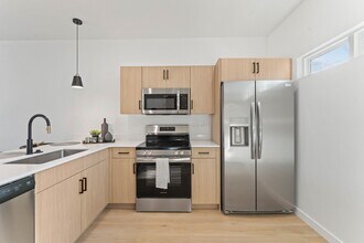 2004 S Razorback Rd in Fayetteville, AR - Building Photo - Building Photo