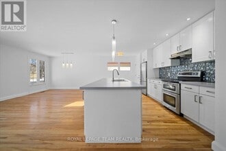 2226 Tawney Rd in Ottawa, ON - Building Photo - Building Photo