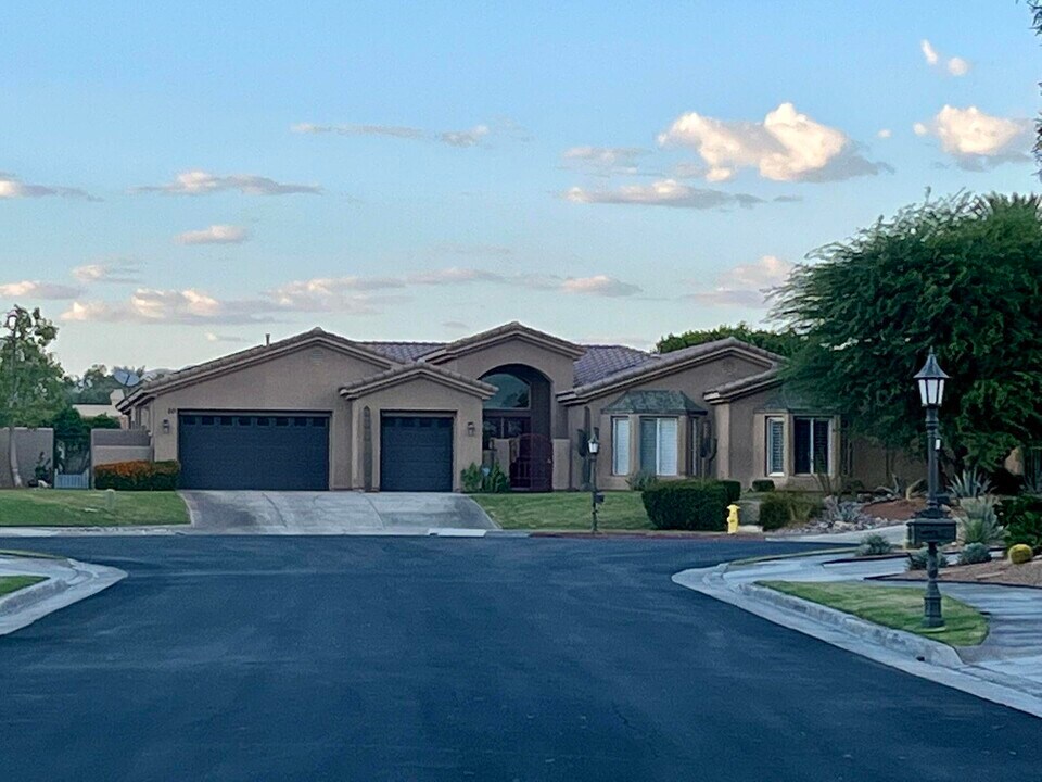10 Waterloo Ct in Rancho Mirage, CA - Building Photo