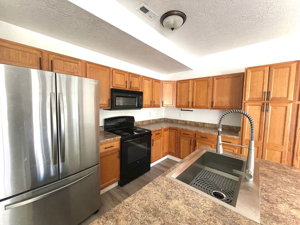 1473 N August Dr in Saratoga Springs, UT - Building Photo