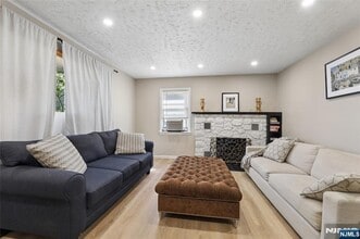 40 Ames Ave in Bergenfield, NJ - Foto de edificio - Building Photo