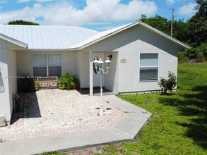 720 2nd Pl SW in Vero Beach, FL - Building Photo - Building Photo