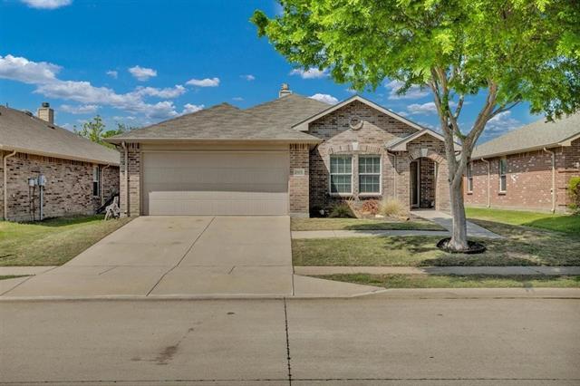 1905 Nightingale Dr in Aubrey, TX - Foto de edificio
