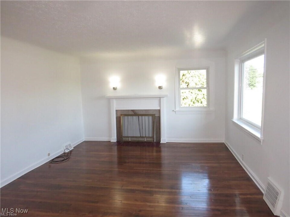 6424 N Ridge Rd in Madison, OH - Building Photo