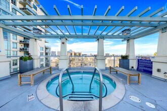 850 Beech St, Unit 214 in San Diego, CA - Building Photo - Building Photo