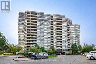 22 Clarissa Dr in Richmond Hill, ON - Building Photo