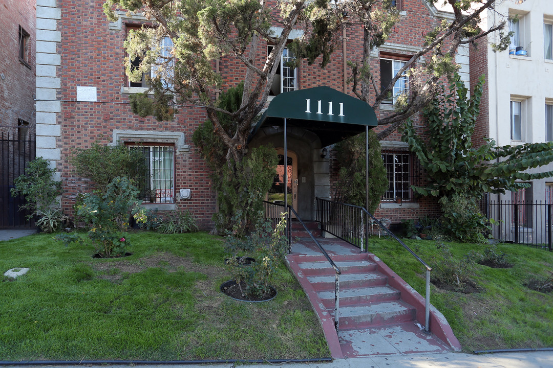 Burton Manor Apartments in Los Angeles, CA - Building Photo