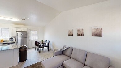 561 N 10th Pl in Show Low, AZ - Building Photo - Building Photo