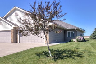 1563 Gunston Dr, Unit Gunston in New Richmond, WI - Building Photo