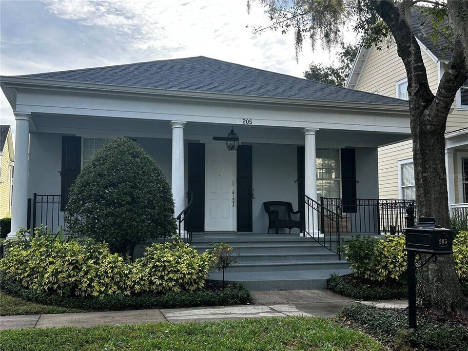 205 Redbud St in Kissimmee, FL - Building Photo