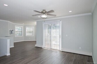 55 5th Ave in Bay Shore, NY - Building Photo - Building Photo