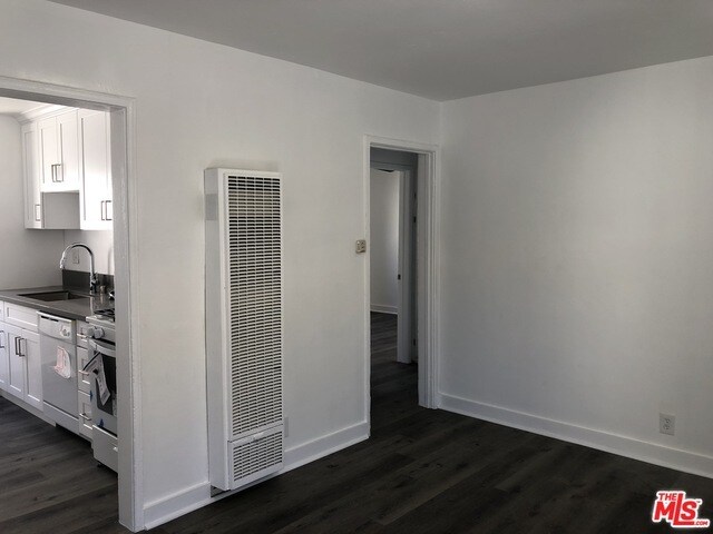 833 E 108th St-Unit -11 in Los Angeles, CA - Building Photo - Building Photo