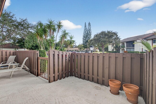 4934 Sable Pine Cir in West Palm Beach, FL - Building Photo - Building Photo