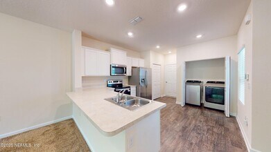 93 Scotch Pebble Dr in Jacksonville, FL - Building Photo - Building Photo