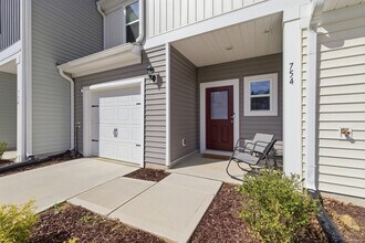 754 Rolling Flds Dr in Graham, NC - Foto de edificio - Building Photo