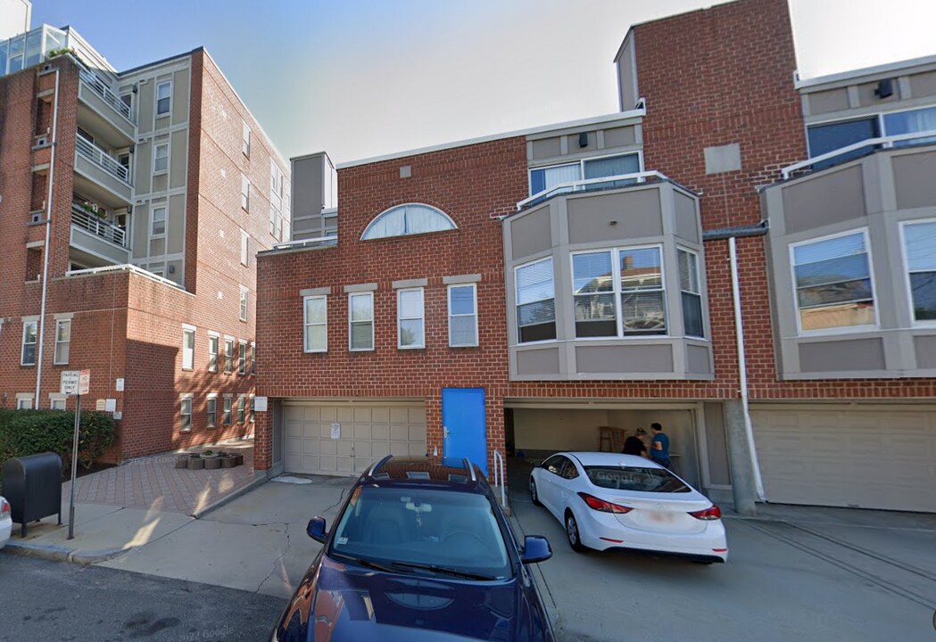 22 Chestnut St, Unit 1 in Cambridge, MA - Building Photo