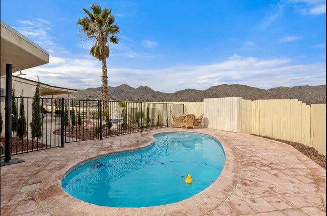 7731 Arrowhead Dr in Yucca Valley, CA - Foto de edificio - Building Photo