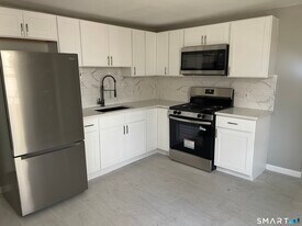 172 North St in Bristol, CT - Building Photo