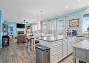 3180 Sea Castle Dr in Port Bolivar, TX - Building Photo - Building Photo