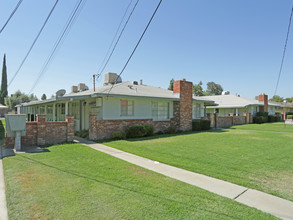 College Apartments in Fresno, CA - Foto de edificio - Building Photo