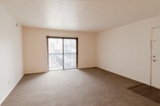 Seminole in Springfield, MO - Foto de edificio - Building Photo