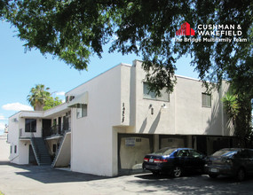 14525 Albers St in Sherman Oaks, CA - Building Photo - Building Photo