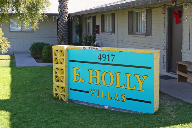 Holly Villas in Phoenix, AZ - Building Photo - Building Photo