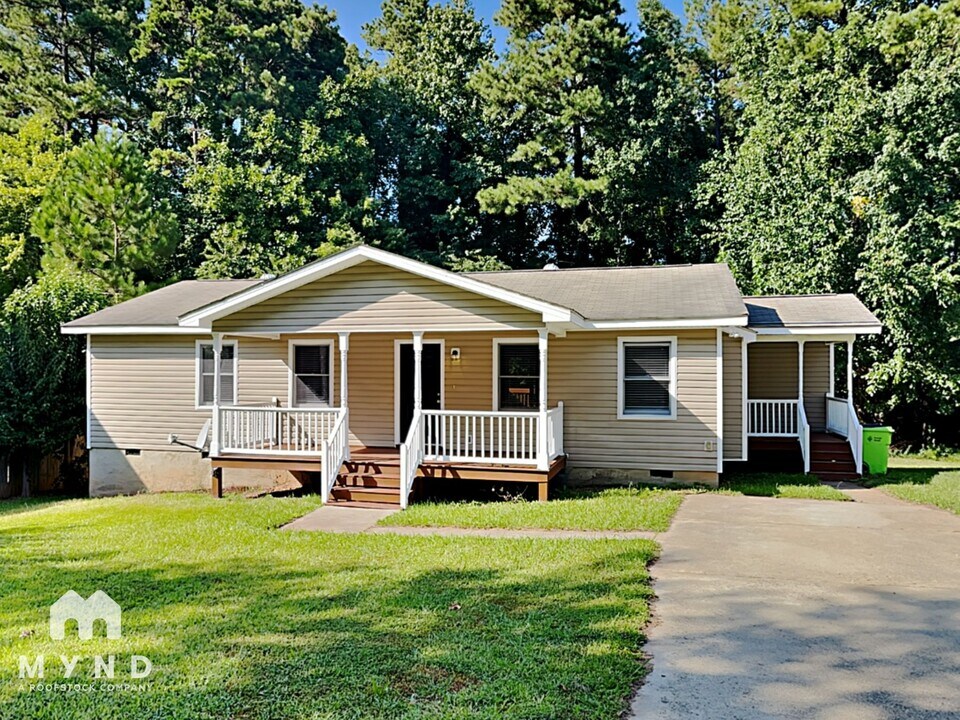 2716 Goshawk Ln in Raleigh, NC - Building Photo