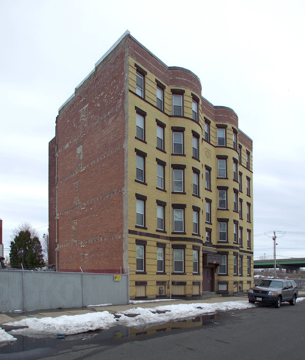 660 S Bridge St in Holyoke, MA - Building Photo