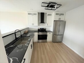 1842 Nautilus Ln in Hanover Park, IL - Foto de edificio - Building Photo