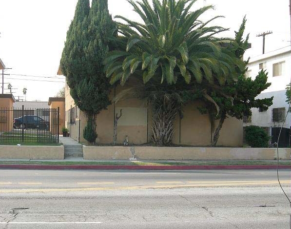 8905 Normandie Ave in Los Angeles, CA - Building Photo