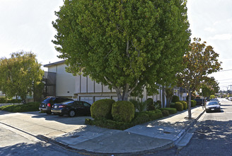 208 Santa Maria Ave in Millbrae, CA - Building Photo - Building Photo