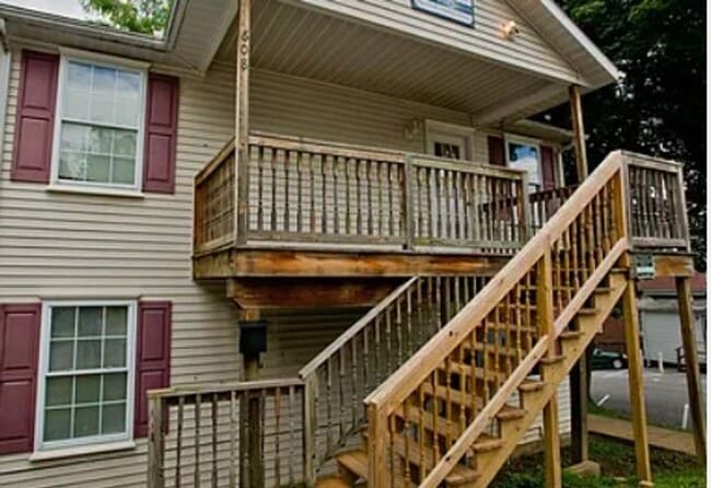 property at 608 Clay Ln