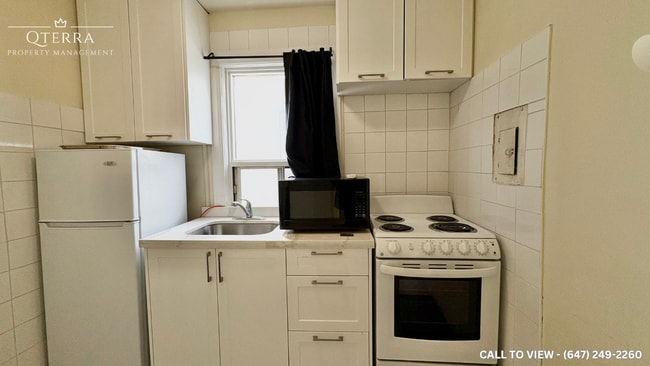 2026 Weston Rd in Toronto, ON - Building Photo - Building Photo