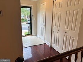 91 Pontiac Way in Gaithersburg, MD - Building Photo