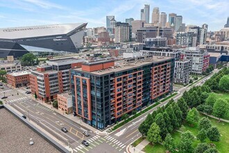 215 10th Ave S in Minneapolis, MN - Foto de edificio - Building Photo