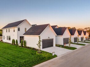 464 Kinsale Ln in Port Washington, WI - Building Photo - Building Photo