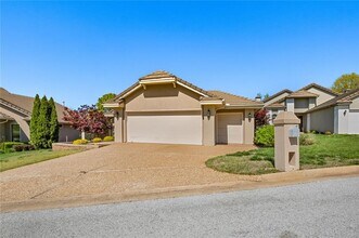 9 W Augusta Ct in Rogers, AR - Building Photo - Building Photo