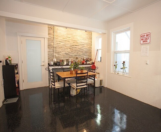 368 Broadway, Unit 2R