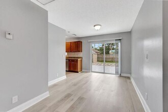 1016 W Lakewood Rd in West Palm Beach, FL - Building Photo - Building Photo