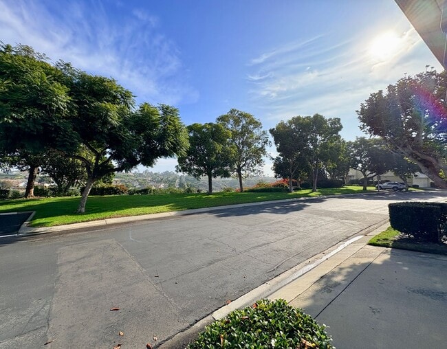 7321 Lantana Terrace in Carlsbad, CA - Building Photo - Building Photo