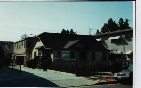 5828-5832 Lexington Ave in Los Angeles, CA - Foto de edificio